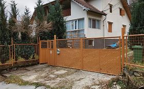 Casa Dintre Meri
